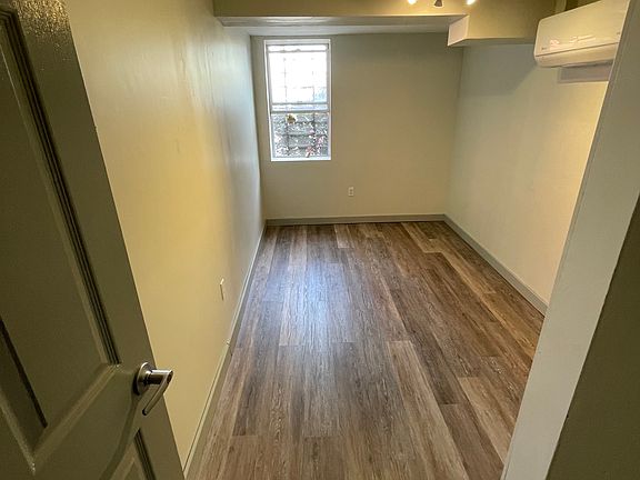 5th image of 925 N Calvert St APT B