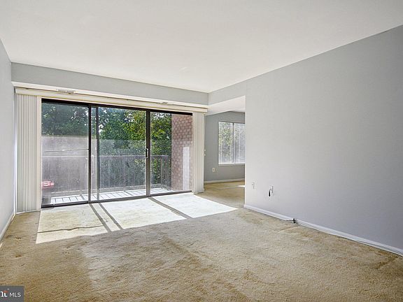 5th image of 3101 Buccaneer Ct APT 202