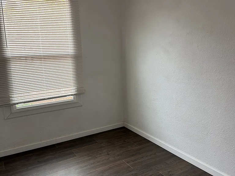 241 S California St — Photo 16