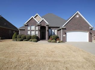 5500 S Lanshire Dr, Rogers, AR 72758