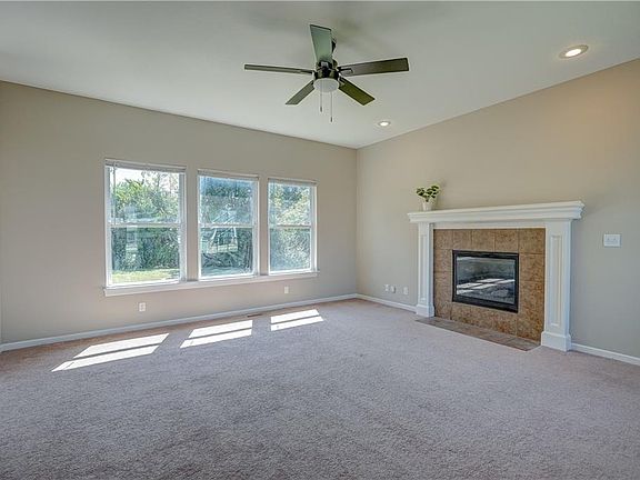 4th image of 1109 Tamarisk Dr