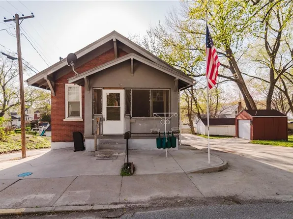 811 N 6th St, Atchison, KS 66002