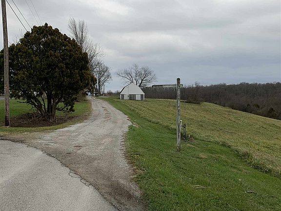2nd image of 724 Forest Hills Dr