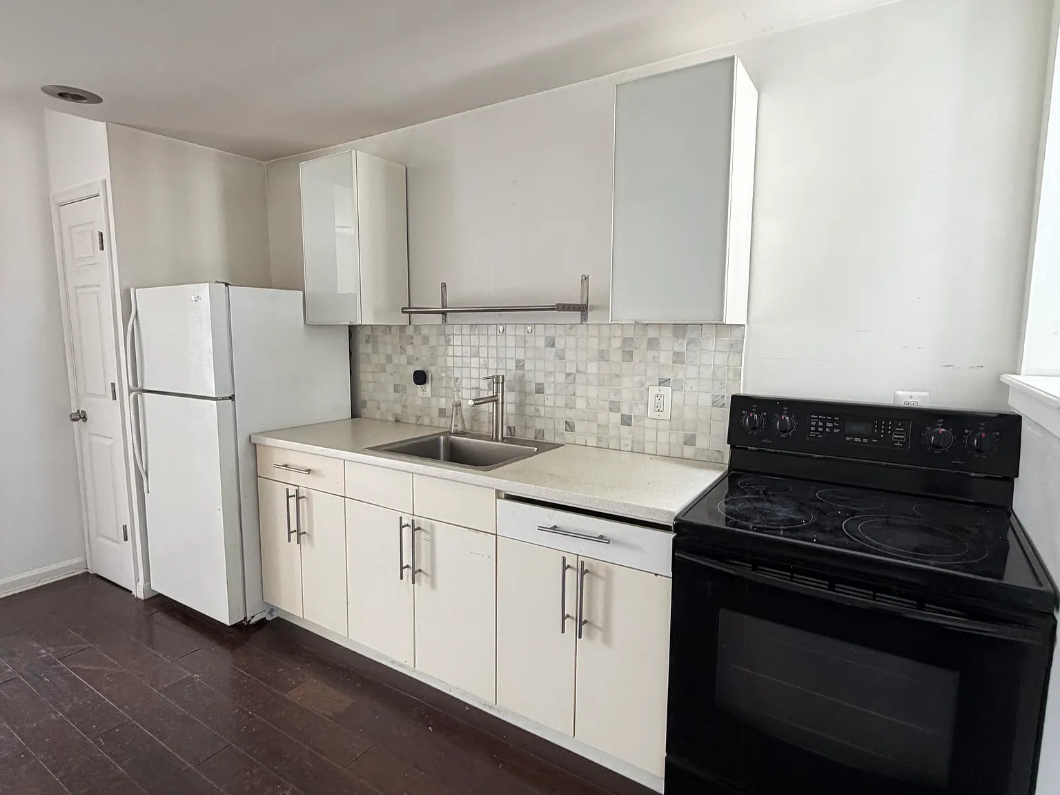 2 bed, 1000 sqft, $1,400 — Photo 2