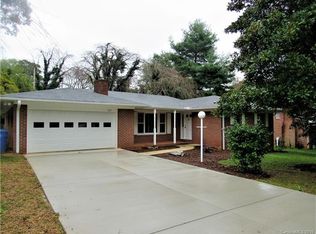 1132 Carousel Ln, Hendersonville, NC 28792