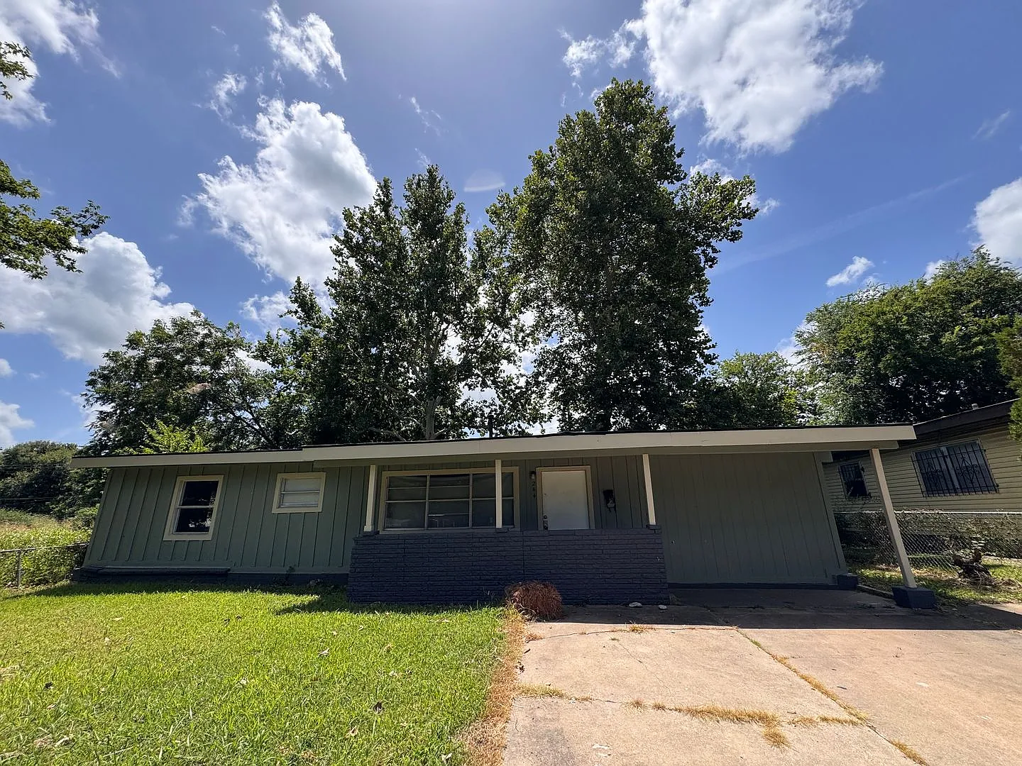 Spacious Open 3 Bedroom Home — Photo 1