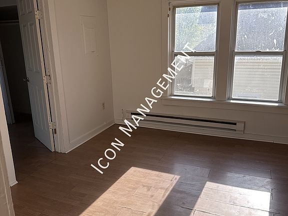 4th image of 132 Reed Ave #2
