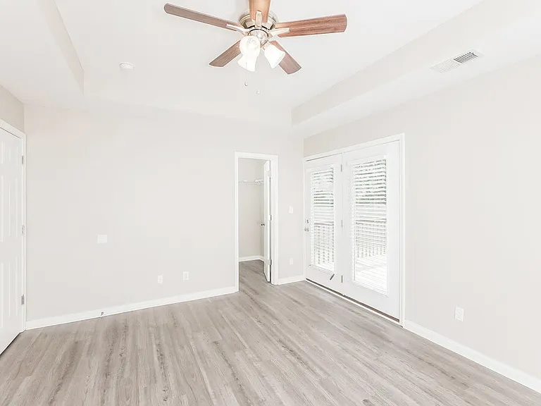 1818 Jefferson Ave — Photo 8
