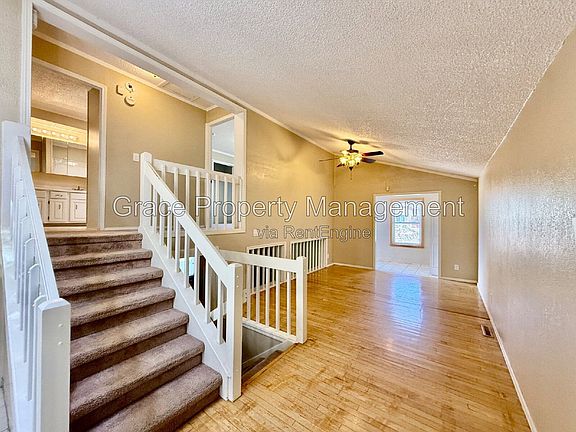 4th image of 405 S 28th Ln