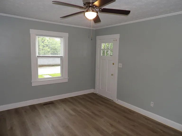 109 Allnutt Dr — Photo 6