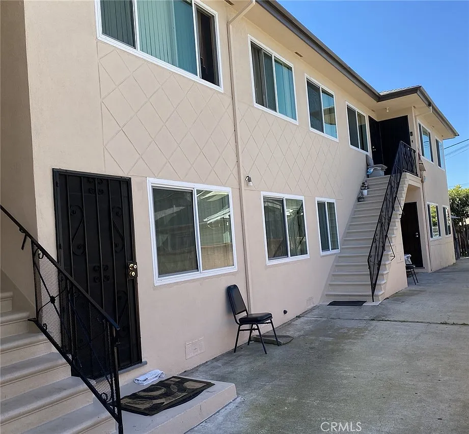 2 bed, 4774 sqft, $2,250 — Photo 2