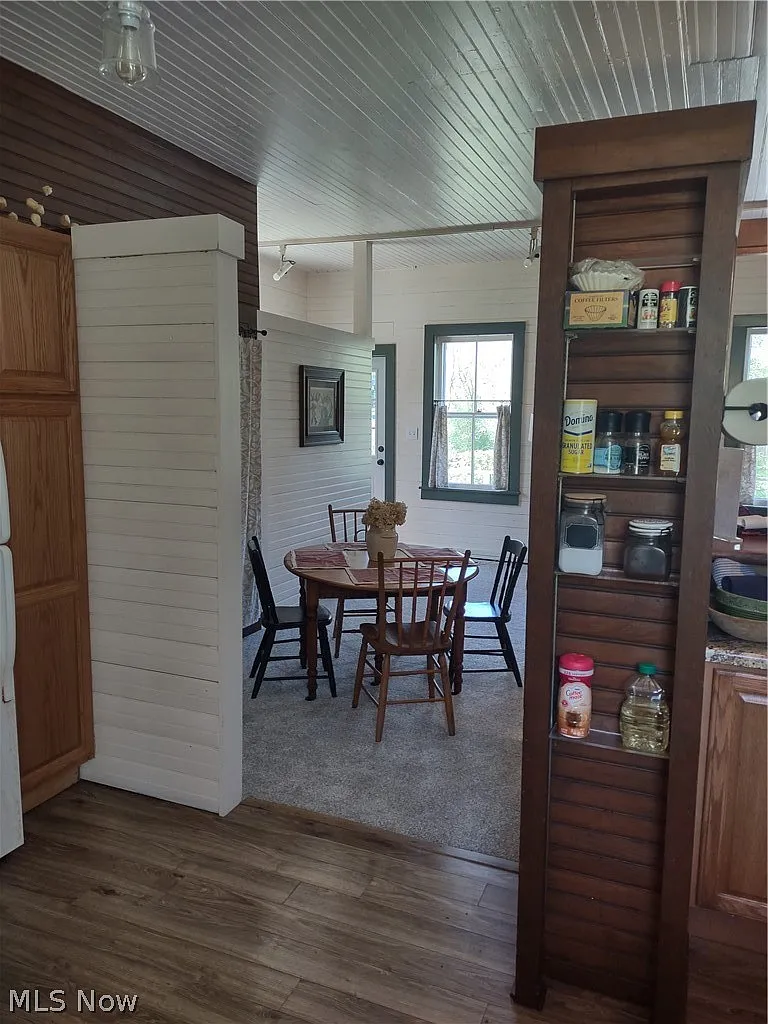 2 bed, 1.0 bath, 980 sqft, $1,800 — Photo 2