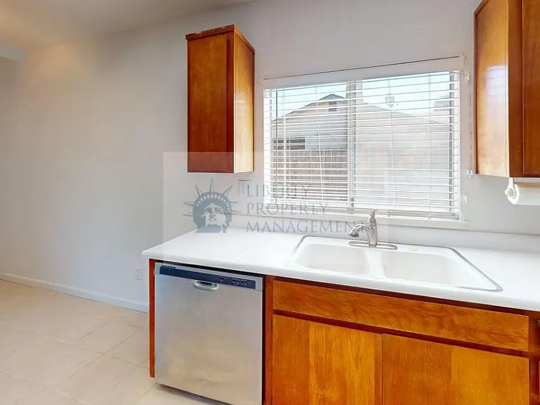 2513 Verano Ave — Photo 4