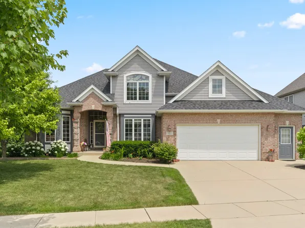 311 Alden Dr, Sycamore, IL 60178