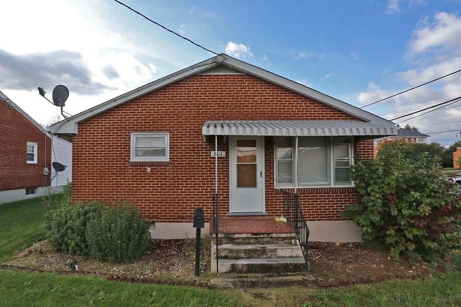 1st image of 301 E Lee Ave