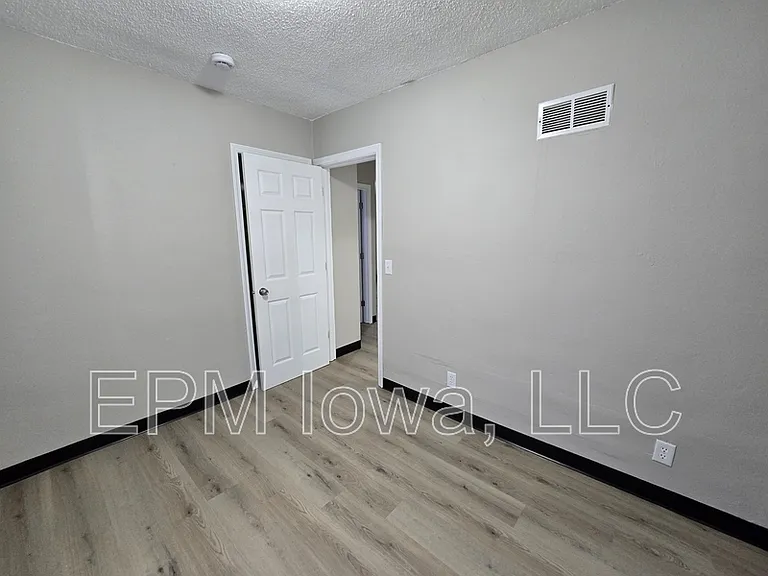 1125 N Barclay St — Photo 13