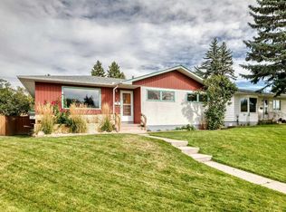 126 S Springwood Dr SW, Calgary, AB T2W 0K5