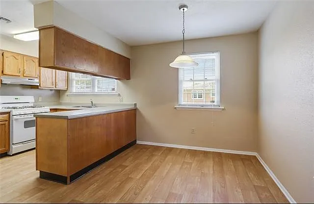 303 Russell Dr — Photo 6