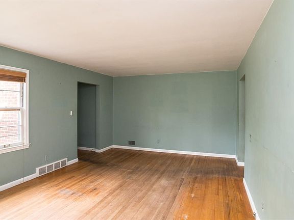 4th image of 306 Westwood Ave