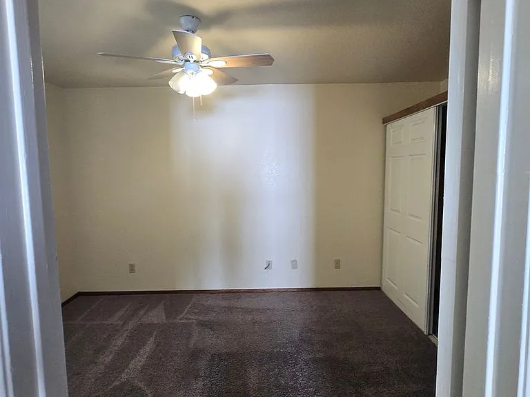 811 E Menlo Ave — Photo 7