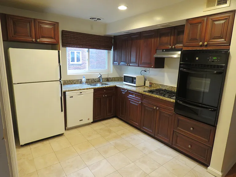 909 22nd St S #1 — Photo 3