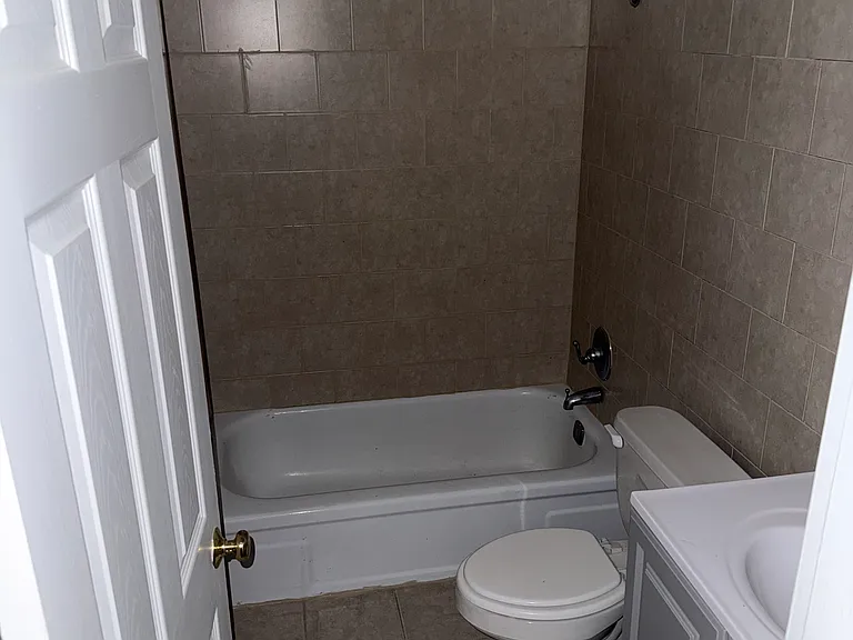 50 Greenhouse Rd #25A — Photo 7