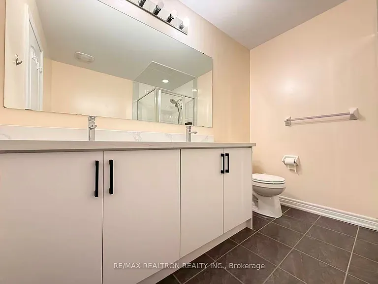 7 Hyacinth St — Photo 24