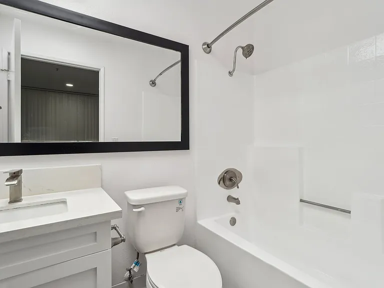 1223 Federal Ave — Photo 25