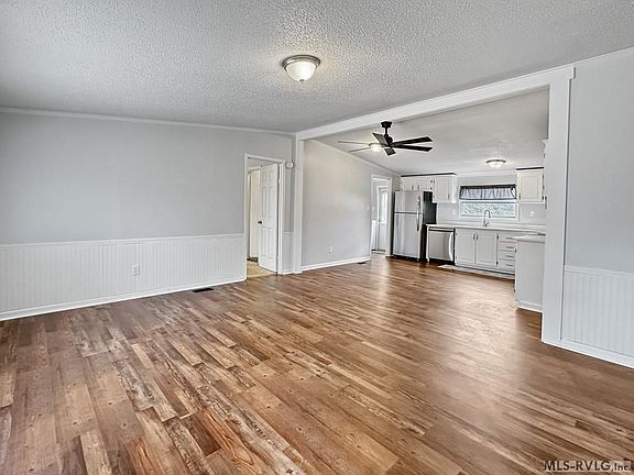 3rd image of 208 Montgomery St
