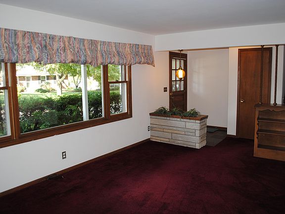 3rd image of 1800 Pineknoll Dr SE