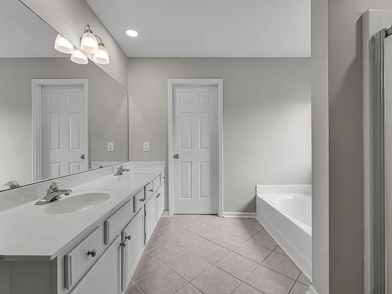 128 Clarendon Cir — Photo 29