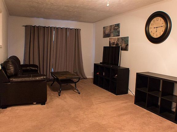 4th image of 2409 Huntington Dr