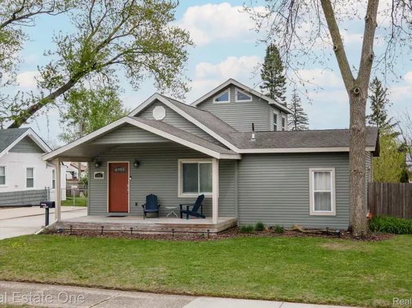 353 S Webik Ave, Clawson, MI 48017