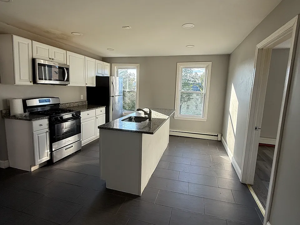 eat-in kitchen with island