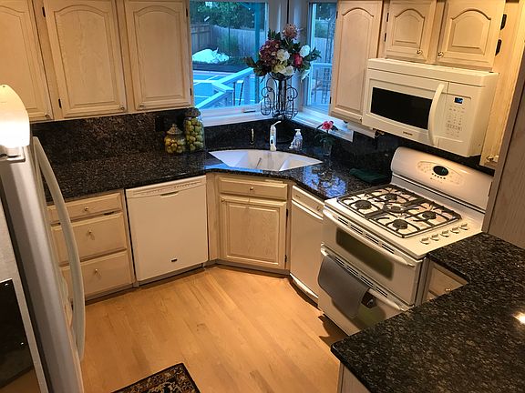 3rd image of 1203 Berilla Dr