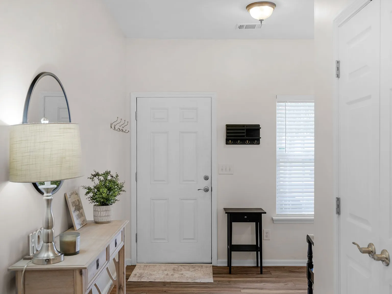 3 bed, 1631 sqft, $2,200 — Photo 3