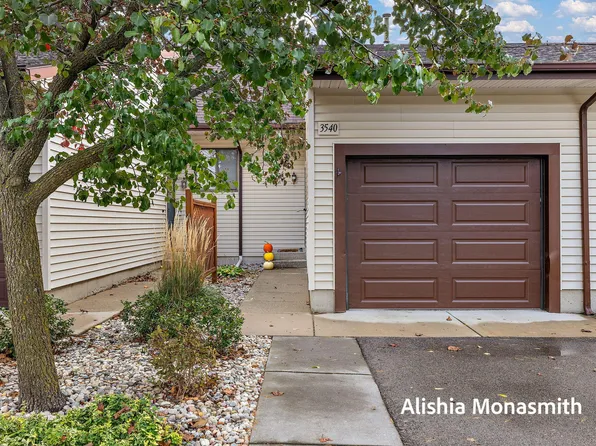 3540 Golfside Dr, Hudsonville, MI 49426
