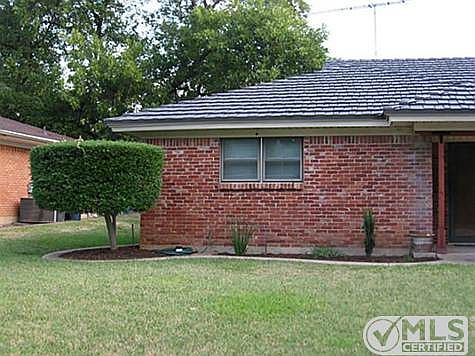 3rd image of 225 Chateau Dr