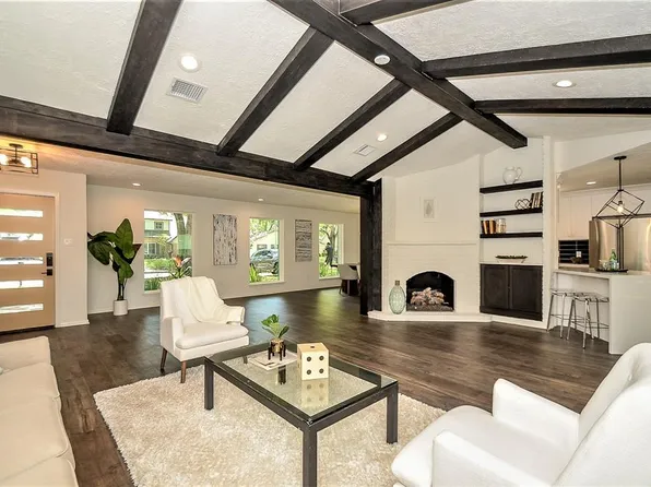 12438 Carriage Hill Dr, Houston, TX 77077