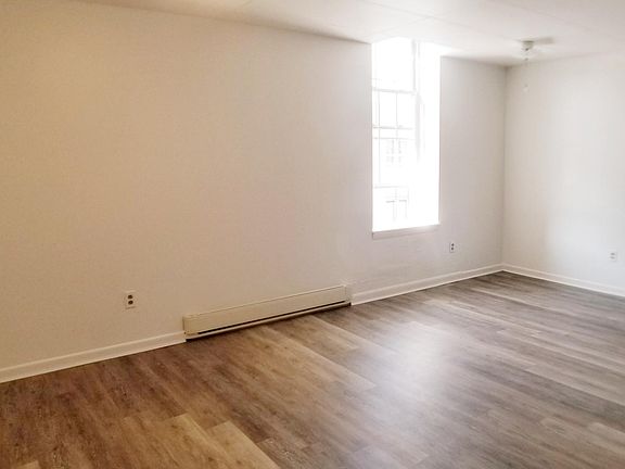 4th image of 602 Warren St #5