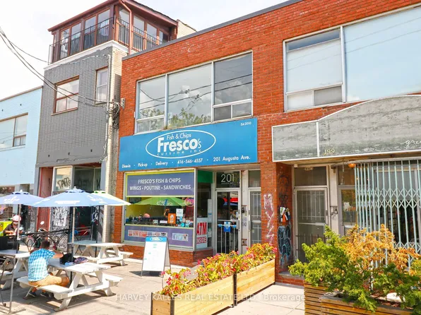 201 Augusta Ave #C, Toronto, ON M5T 2L4