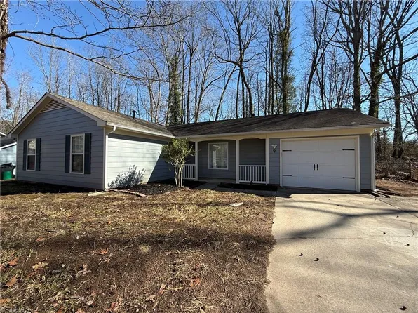 9 Bellows Ct, Greensboro, NC 27407