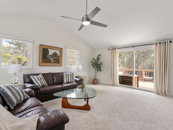 3rd image of 10 Wright Rd