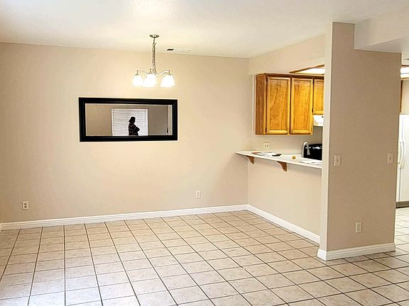 5th image of 5027 N Laguna Dr