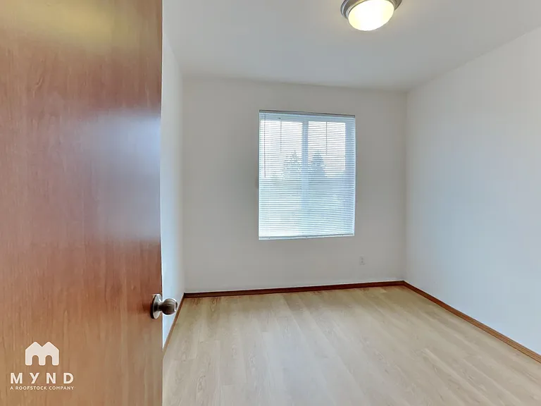 1412 E 64th St — Photo 21