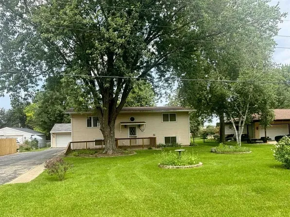 4474 Mathew Ave, Roscoe, IL 61073