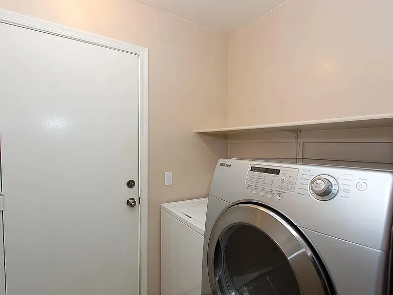 3 bed, 1723 sqft, $2,283 — Photo 3
