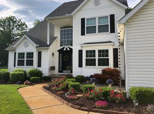 4100 Forest Edge Dr, Commerce Twp, MI 48382