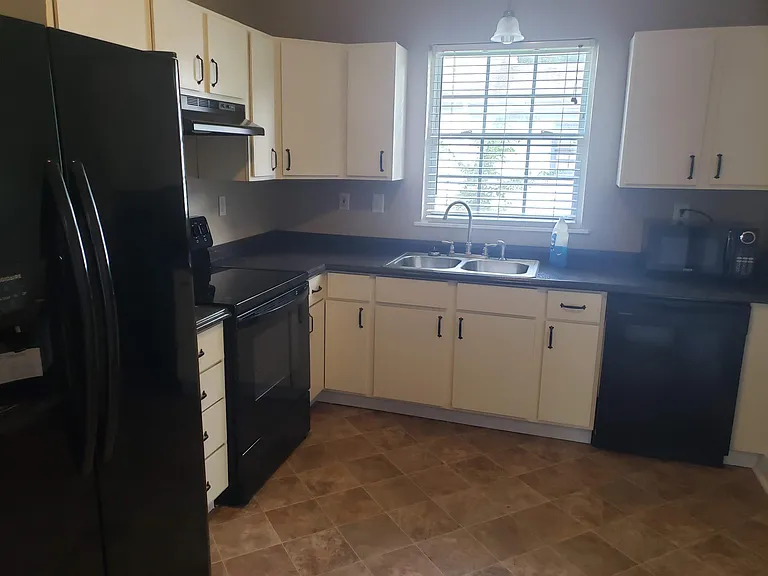 223 Richardson Ave — Photo 14