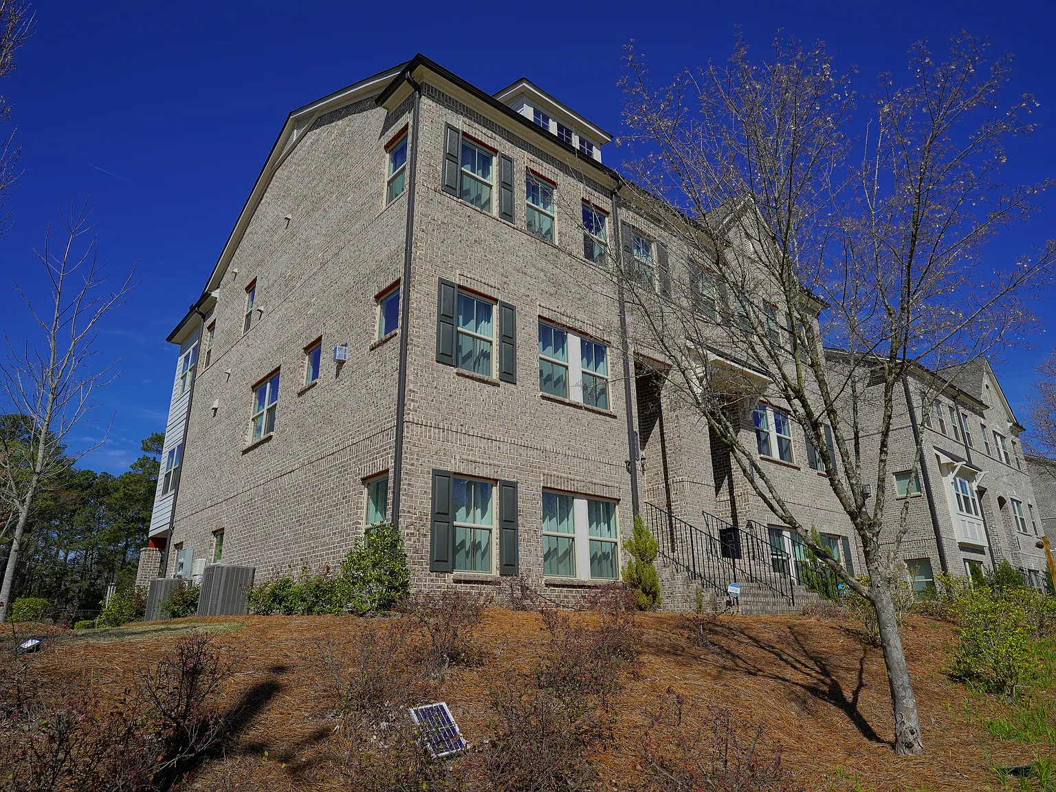 4 bed, 2.5 bath, 2432 sqft, $3,690 — Photo 1